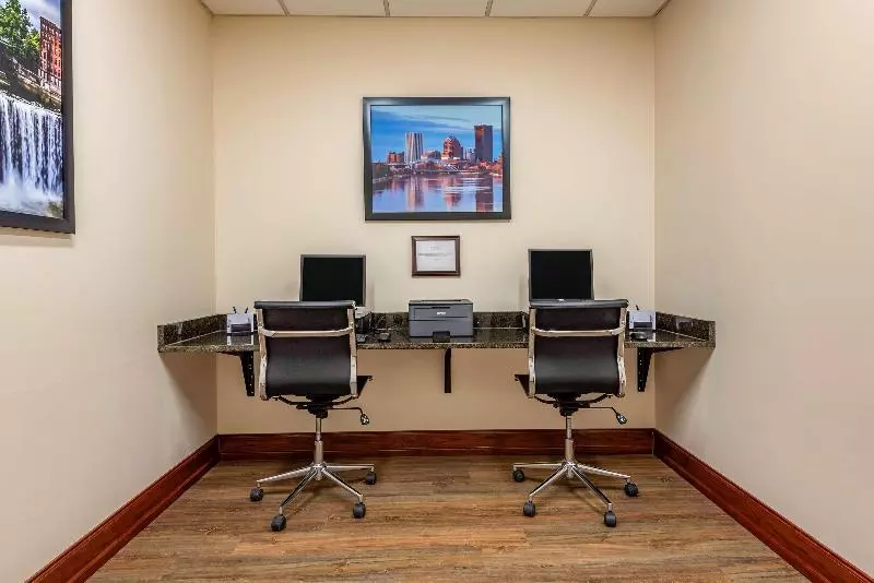 酒店 Best Western Plus Victor Inn & Suites