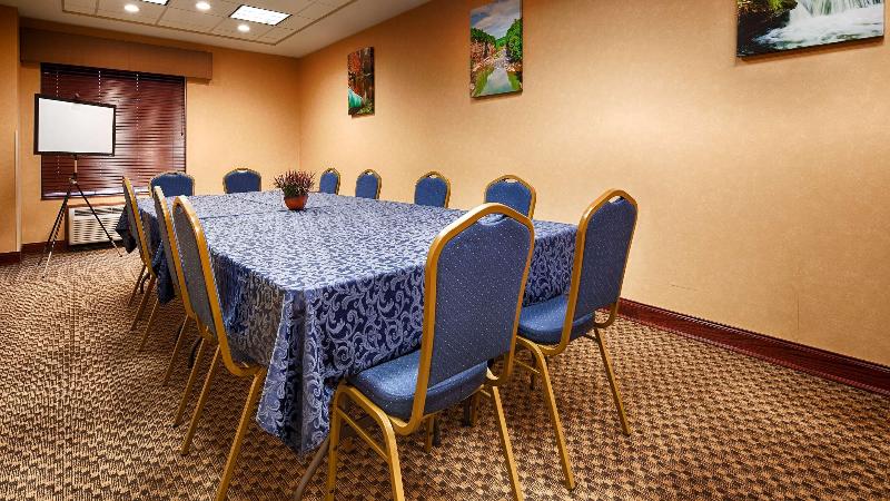 ホテル Best Western Plus Victor Inn & Suites