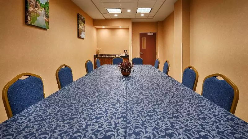 酒店 Best Western Plus Victor Inn & Suites