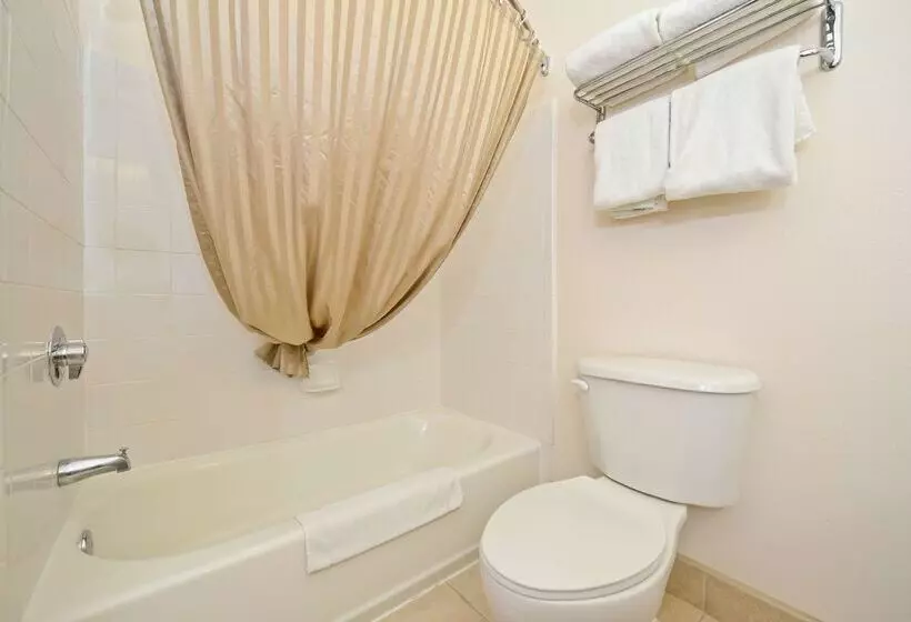 Отель Best Western Plus Wakeeney Inn & Suites