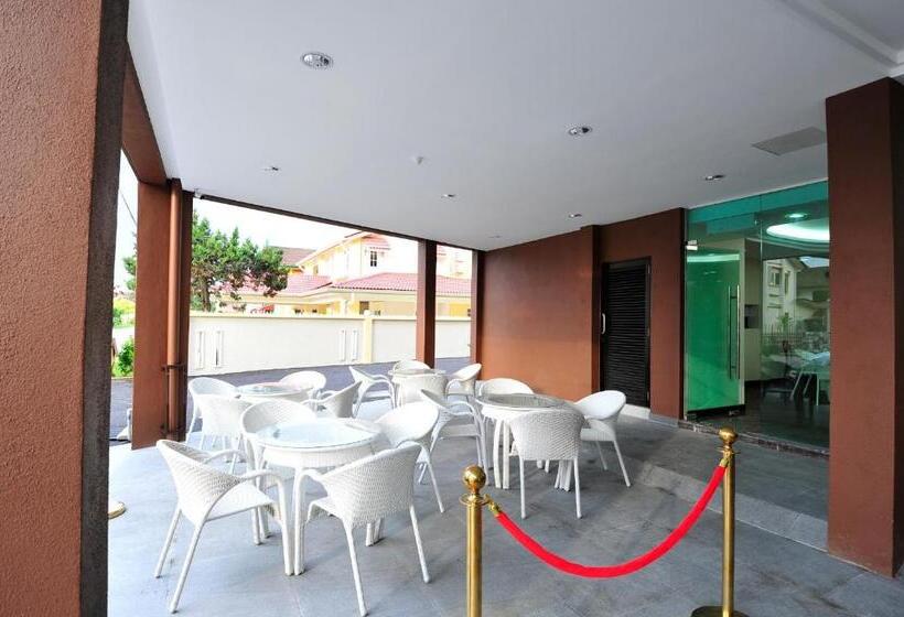 هتل Hallmark View