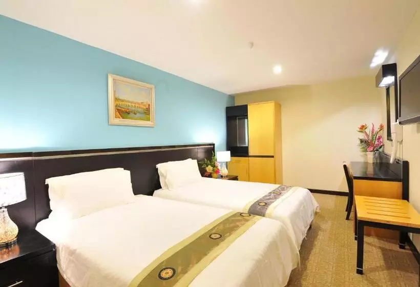 هتل Hallmark View