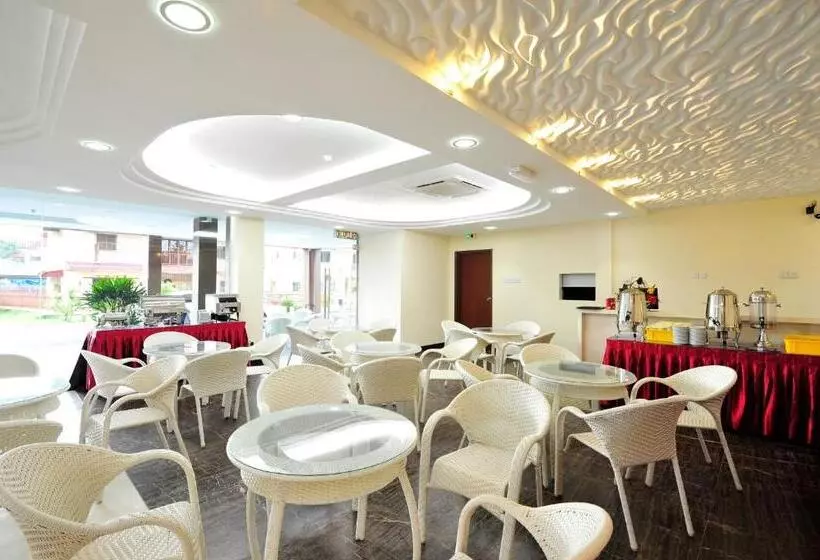 هتل Hallmark View