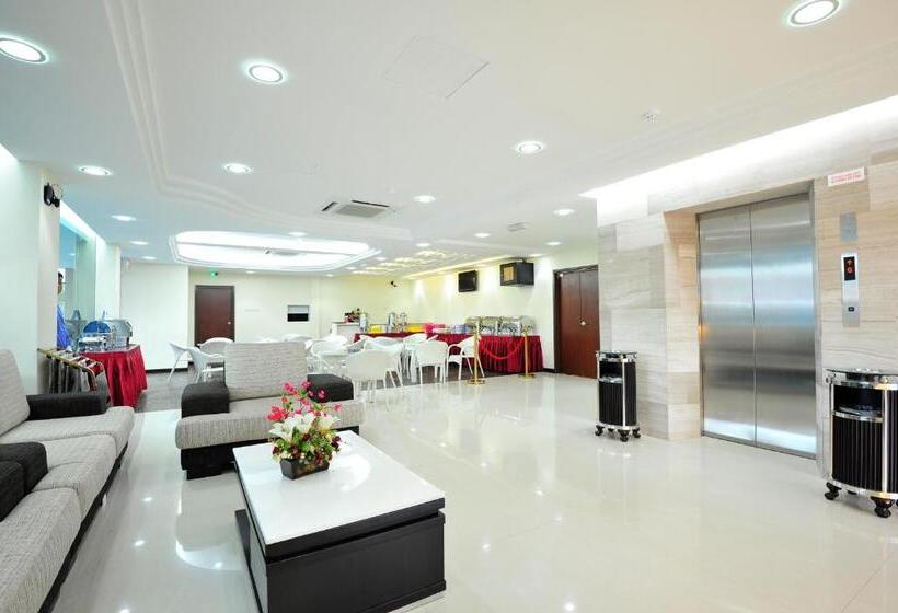 هتل Hallmark View