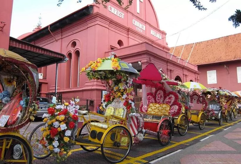 هتل Hallmark View