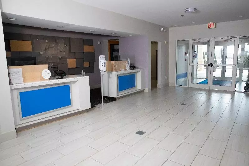 فندق Holiday Inn Express Toledo West Napoleon By Ihg