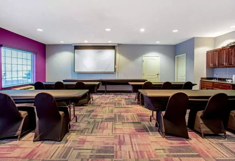 فندق La Quinta By Wyndham Bismarck