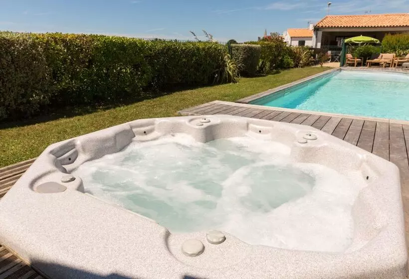 Hotel Les Vignes De La Chapelle, The Originals Relais