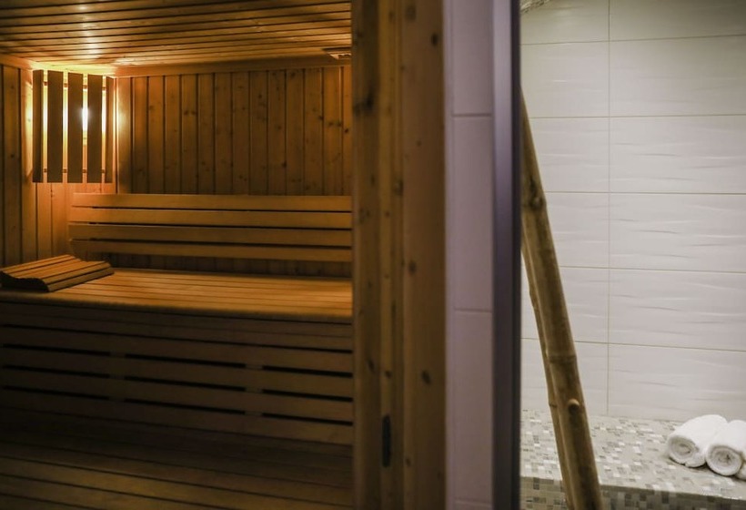 Hotel Les Vignes De La Chapelle, The Originals Relais