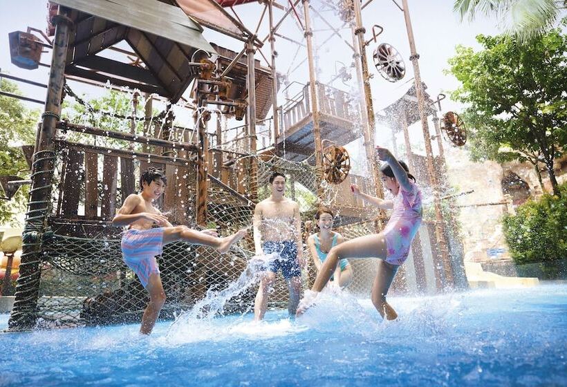 هتل Resorts World Sentosa  Equarius