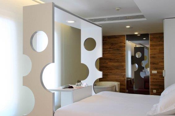 هتل Room Mate Pau