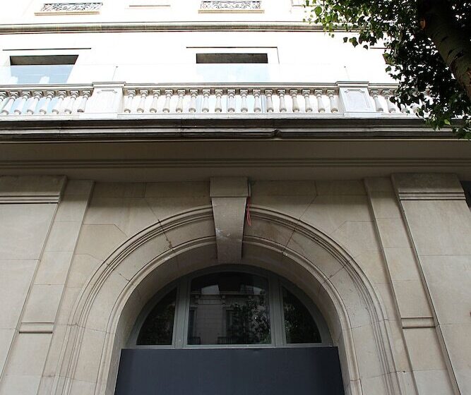 هتل Room Mate Pau