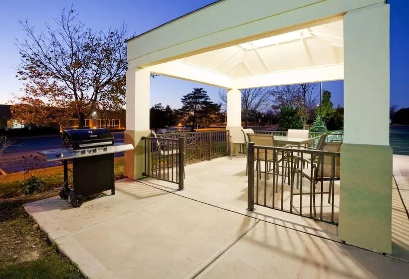 호텔 Candlewood Suites Milwaukee Brown Deer By Ihg