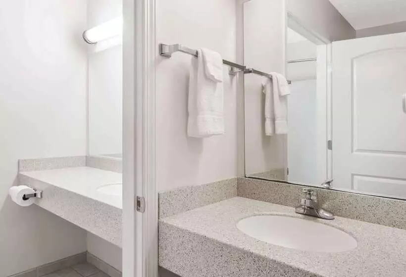 호텔 Days Inn By Wyndham Pentwater