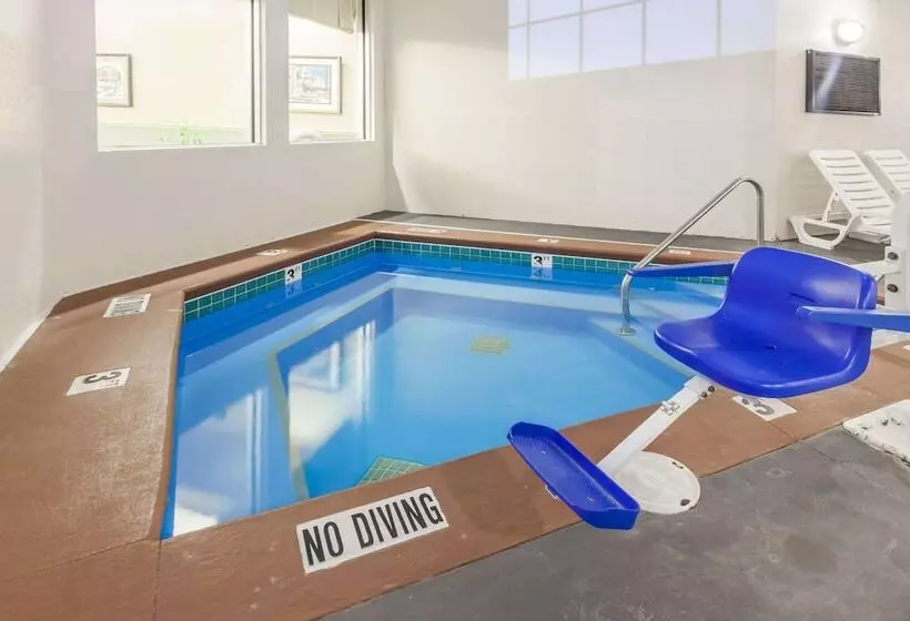 호텔 Days Inn By Wyndham Pentwater