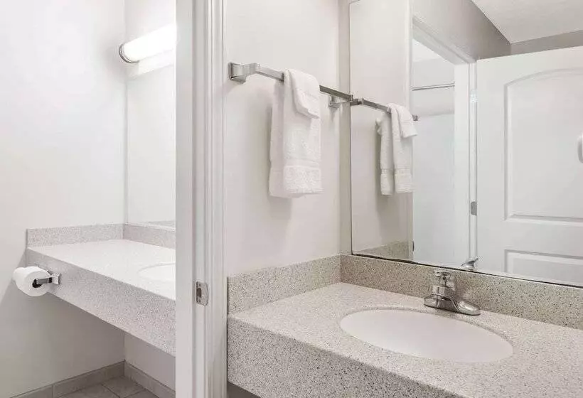 호텔 Days Inn By Wyndham Pentwater