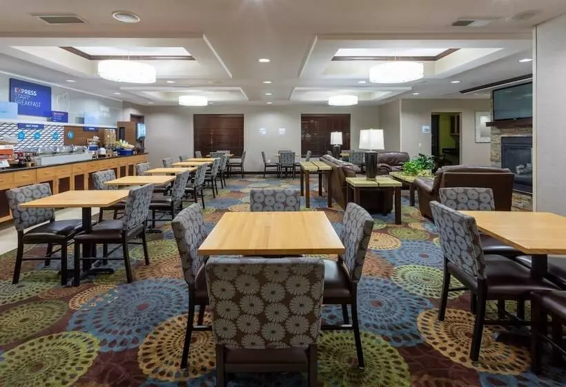 Otel Holiday Inn Express And Suites Rochester West Medical Center, An Ihg