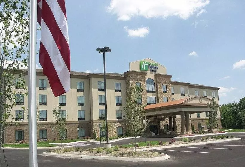 Отель Holiday Inn Express & Suites Cleveland Northwest, An Ihg