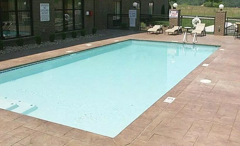 Отель Holiday Inn Express & Suites Cleveland Northwest, An Ihg