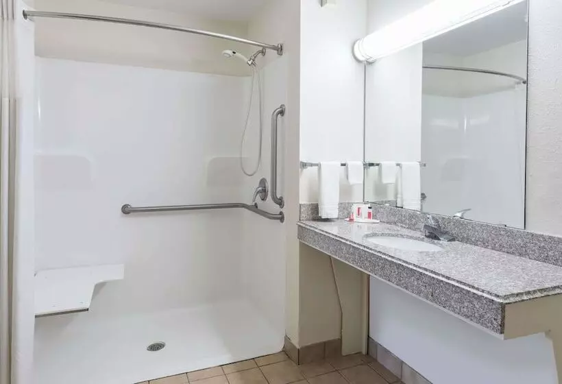 هتل Super 8 By Wyndham Baton Rouge/i10