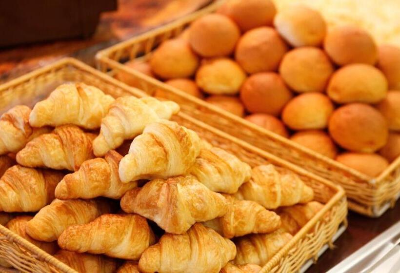 Отель Toba Seaside