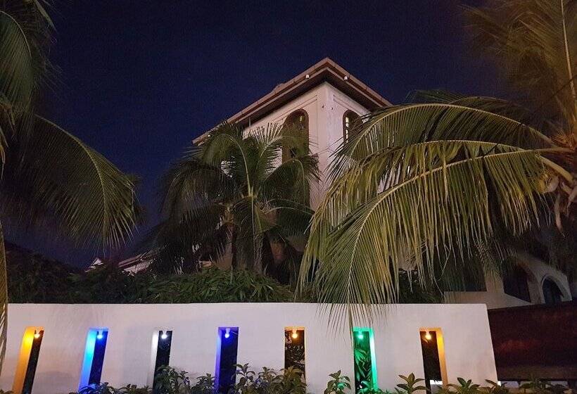 D Feringghi Haus Hotel & Restaurant