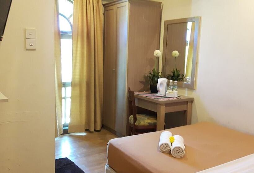 D Feringghi Haus Hotel & Restaurant