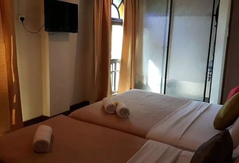 D Feringghi Haus Hotel & Restaurant