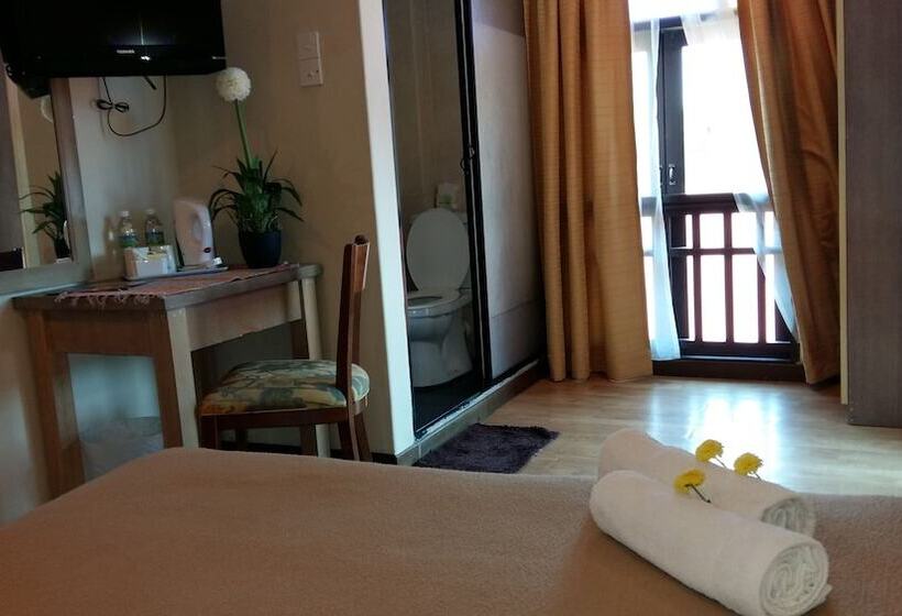 D Feringghi Haus Hotel & Restaurant