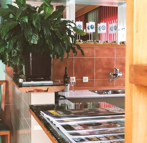 هتل Imzit Dobrinja