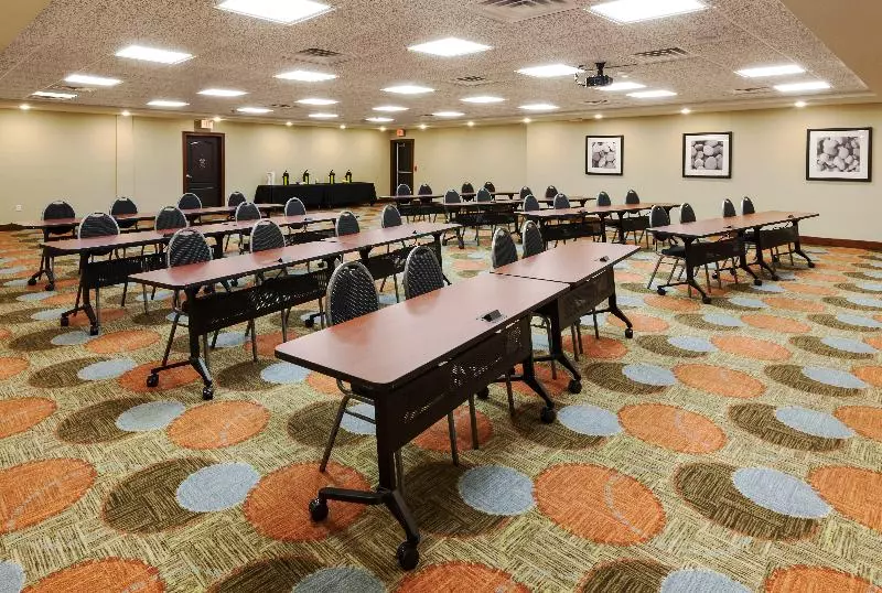 Отель Staybridge Suites Tyler University Area, An Ihg