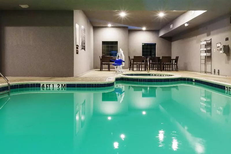 Отель Staybridge Suites Tyler University Area, An Ihg