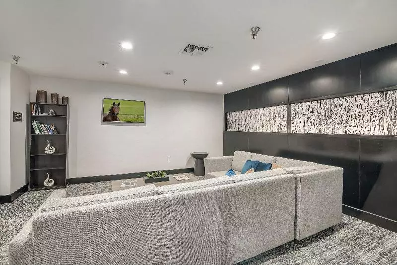 Отель Staybridge Suites Tyler University Area, An Ihg