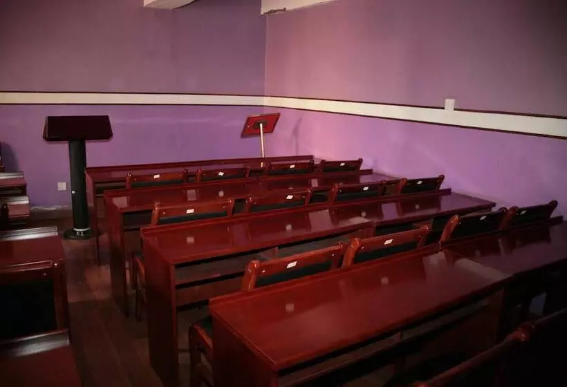 هتل The Headquarters Inn