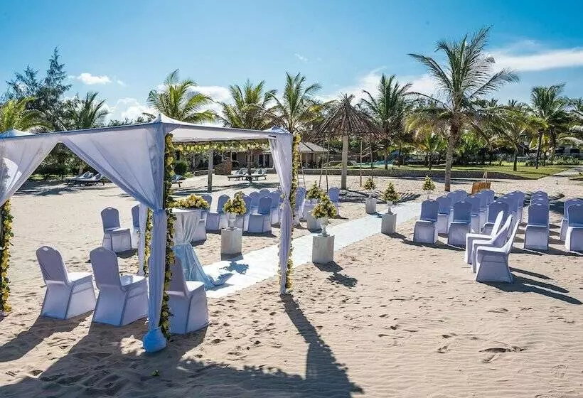 هتل Ocean Beach Resort & Spa