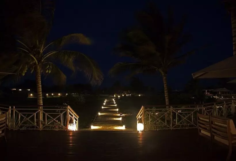 هتل Ocean Beach Resort & Spa