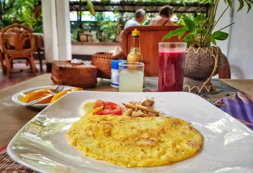 هتل Lanis House By The Ponds