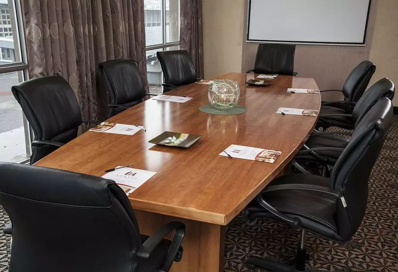 Отель The Soweto & Conference Centre