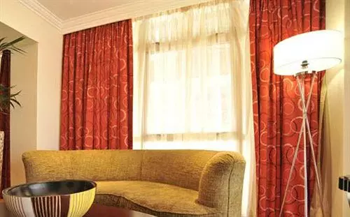 Отель The Soweto & Conference Centre