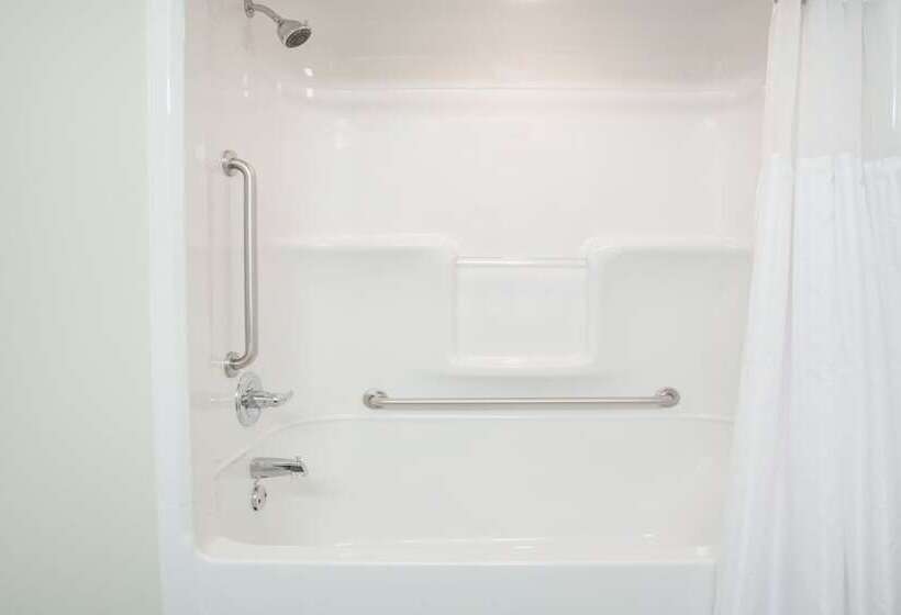 هتل Ramada By Wyndham Estevan