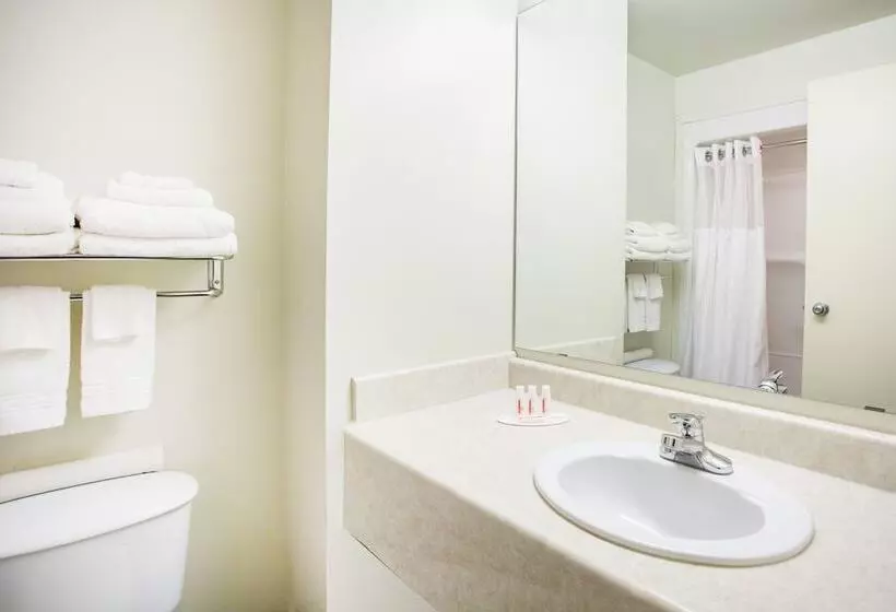 Hotel Ramada By Wyndham Estevan