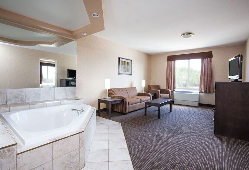 هتل Ramada By Wyndham Estevan