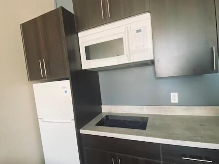 هتل Ramada By Wyndham Estevan