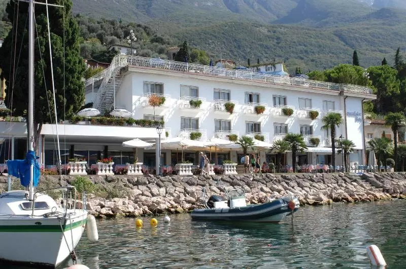 בית מלון כפרי Excelsior Bay