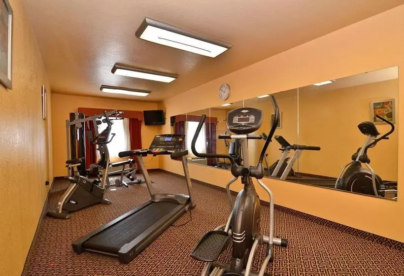 Отель Hiway Inn Express Of Broken Bow