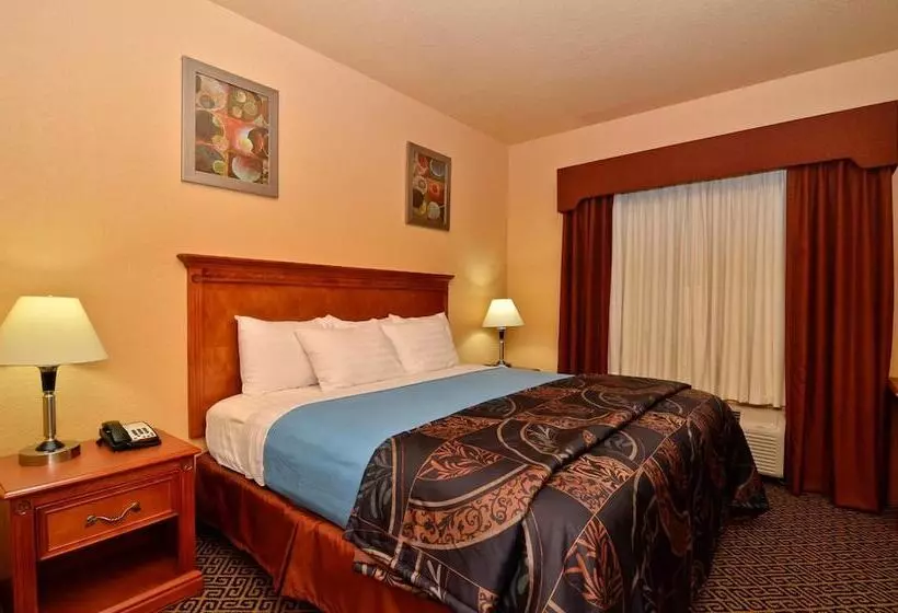 Отель Hiway Inn Express Of Broken Bow