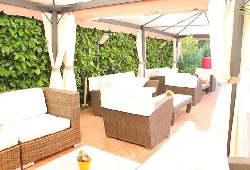 Отель La Torraccia