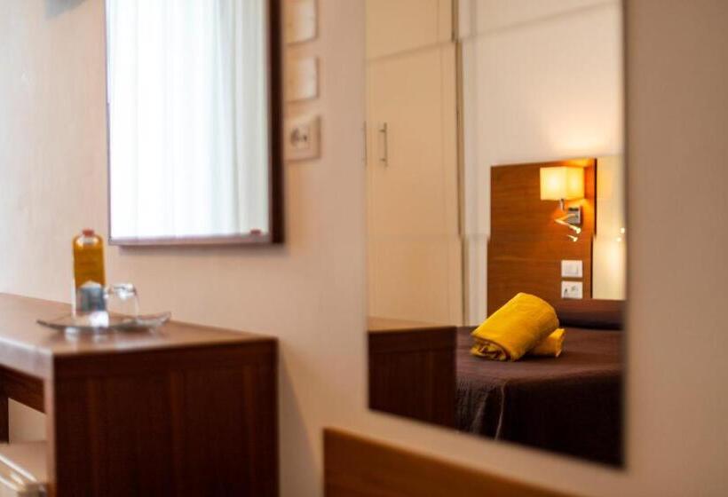 Отель President