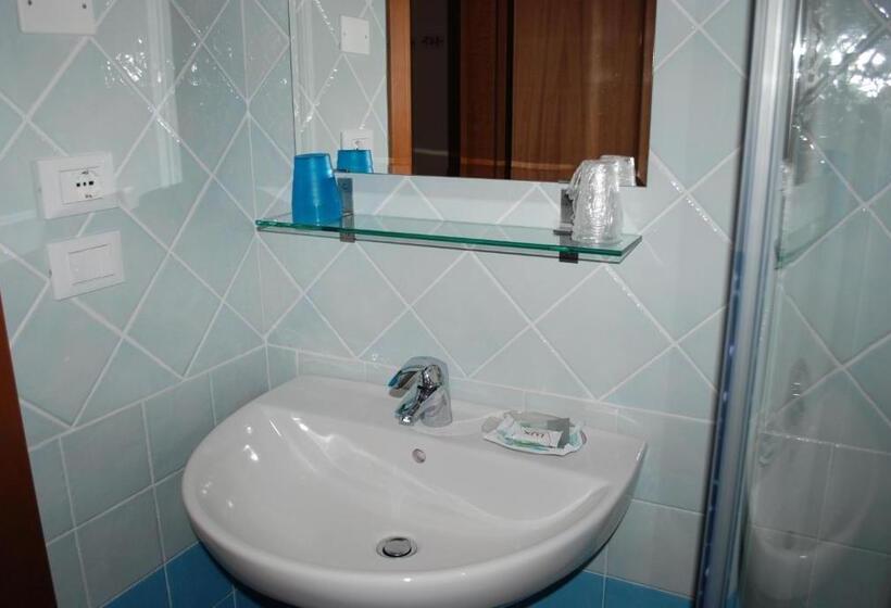 Отель President