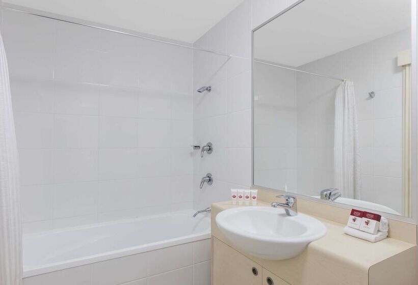 בית מלון כפרי Ramada By Wyndham Marcoola Beach